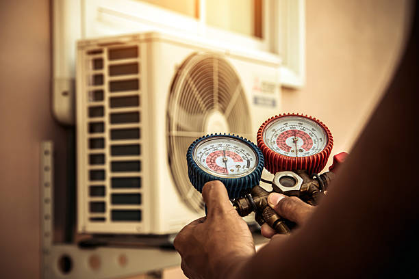 Professional Hvac technician working in Center Point, AL